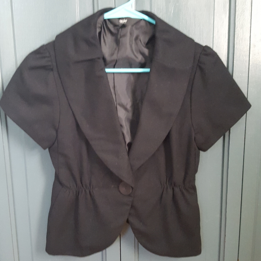 Short sleeve blazer